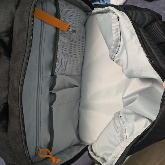 Lowepro camera backpack - Picture 3 of 4